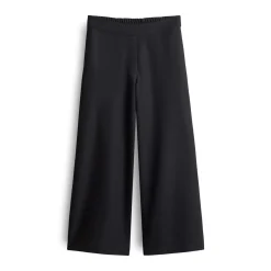 Cenya cropped wide