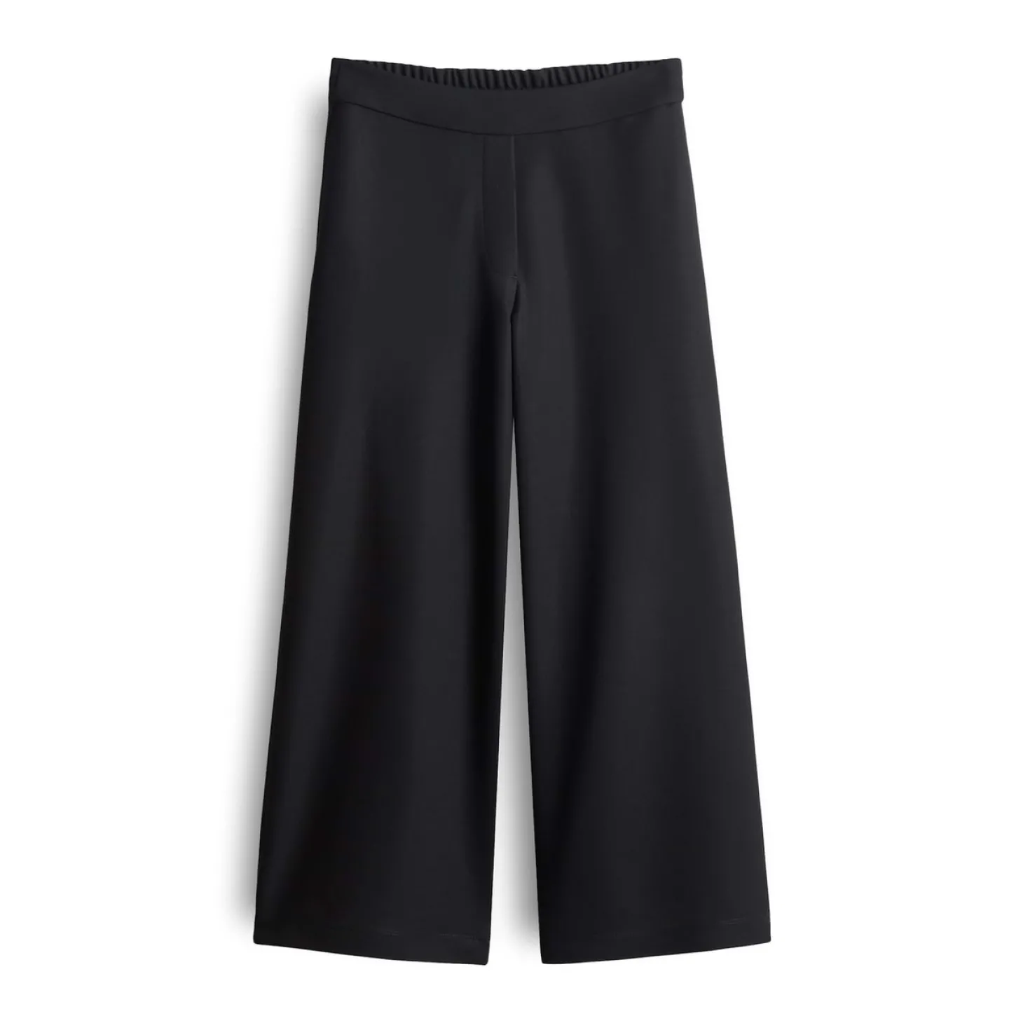 Cenya cropped wide