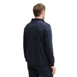 Injected t-shirt snood