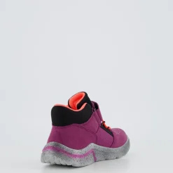 KICKS