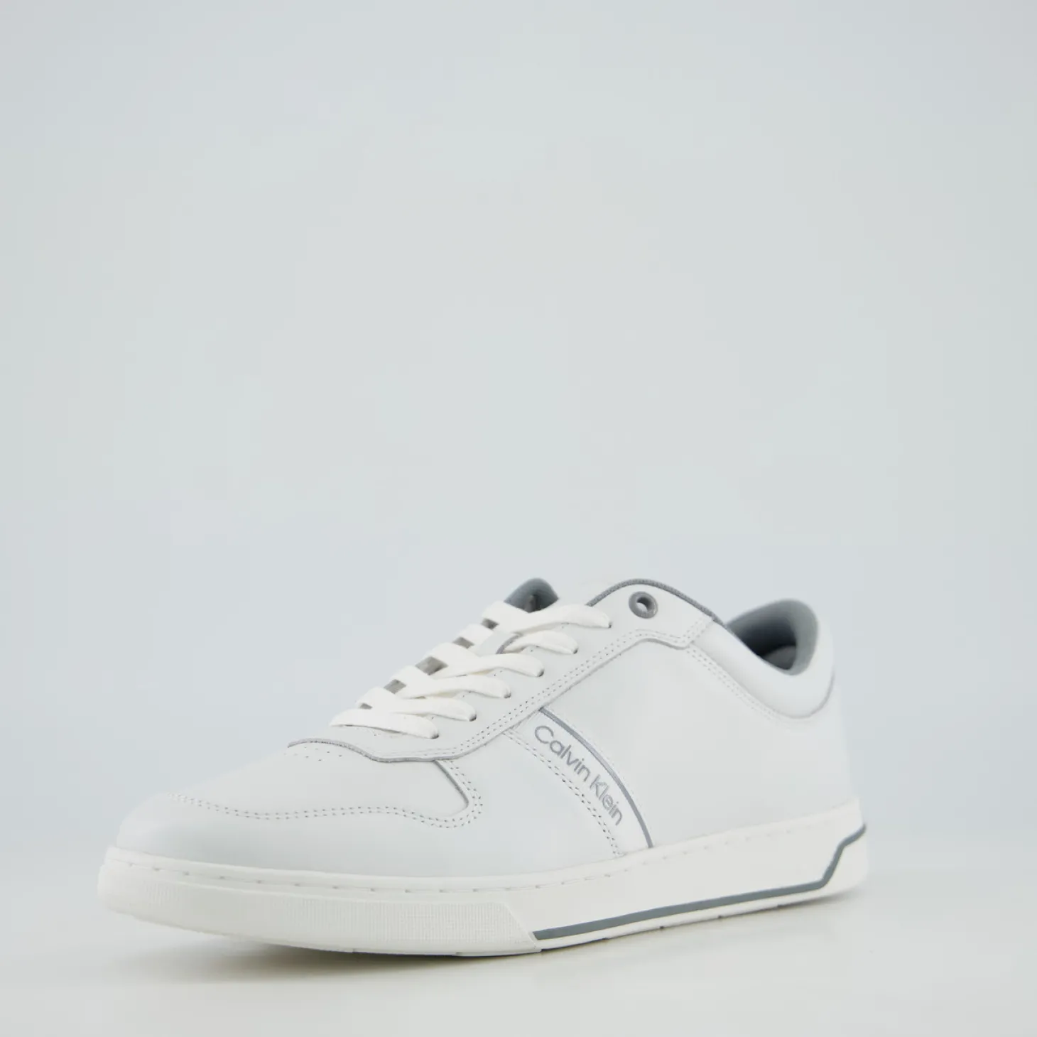 LOW TOP LACE UP LOGO