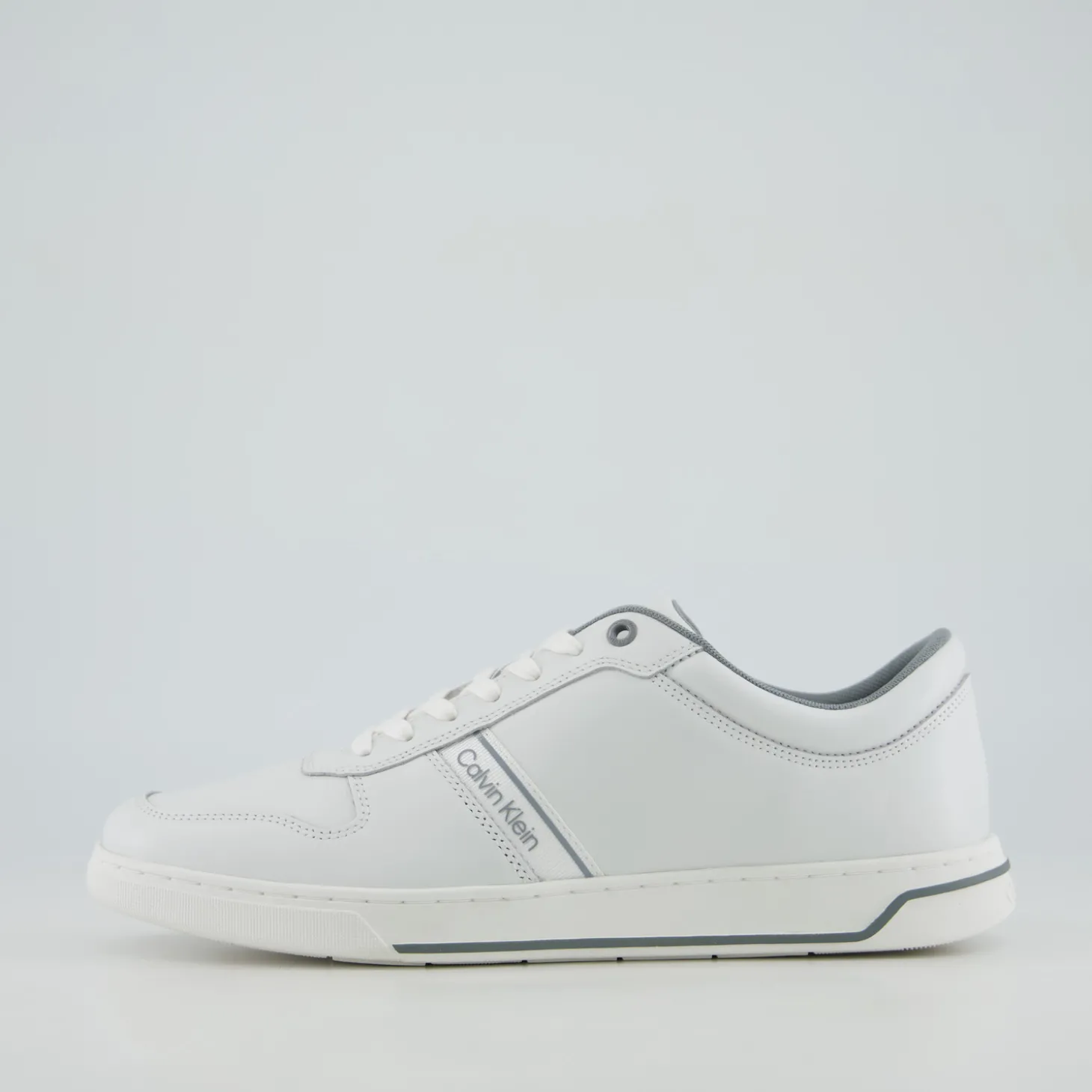 LOW TOP LACE UP LOGO