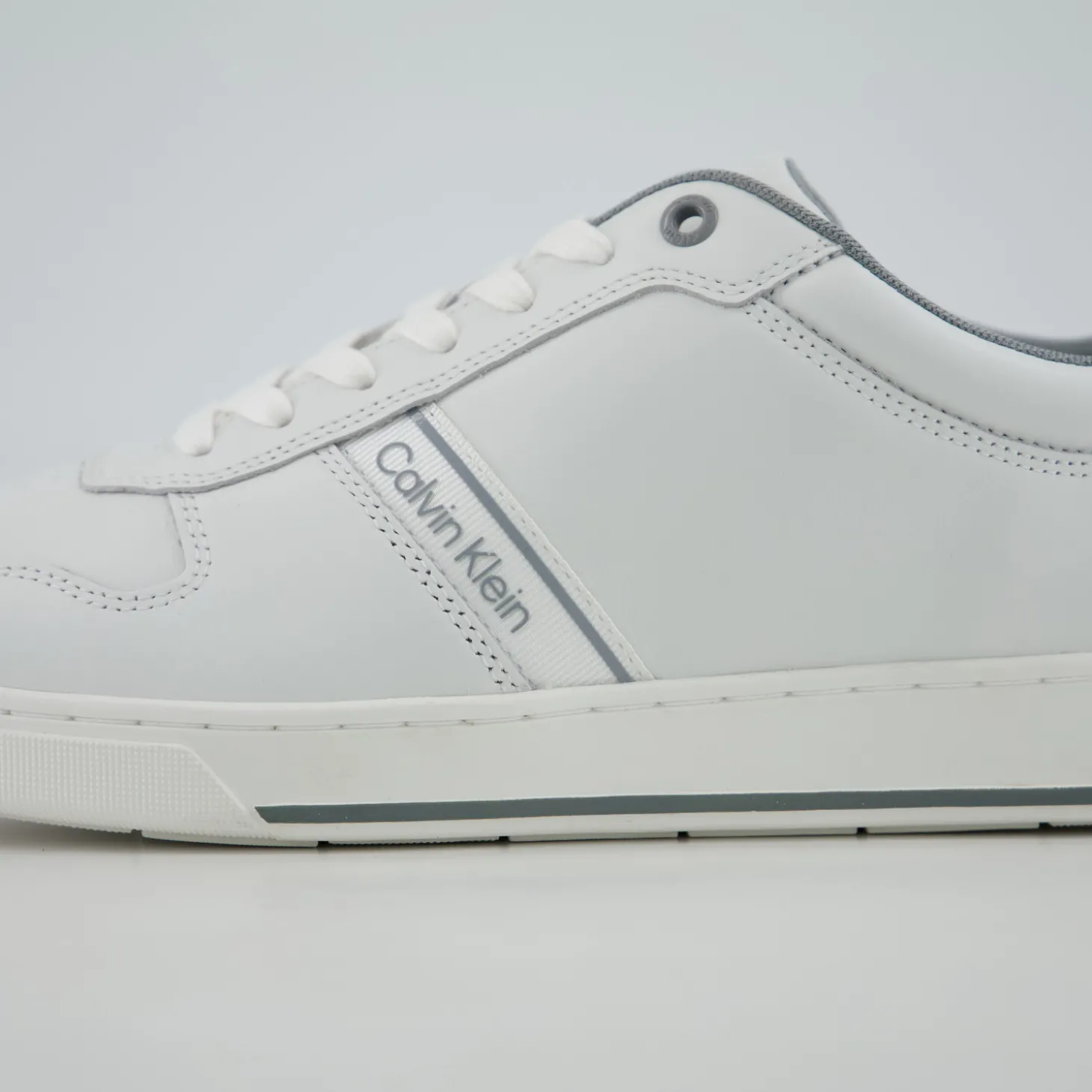 LOW TOP LACE UP LOGO
