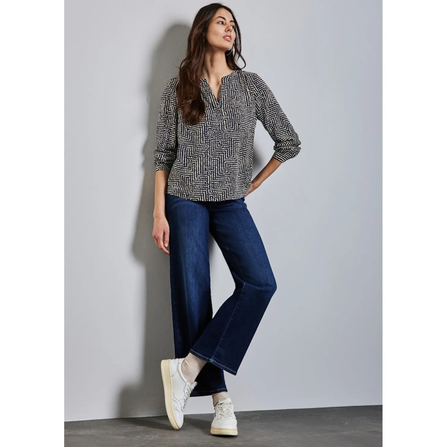 LTD QR Splitneck tunic blouse