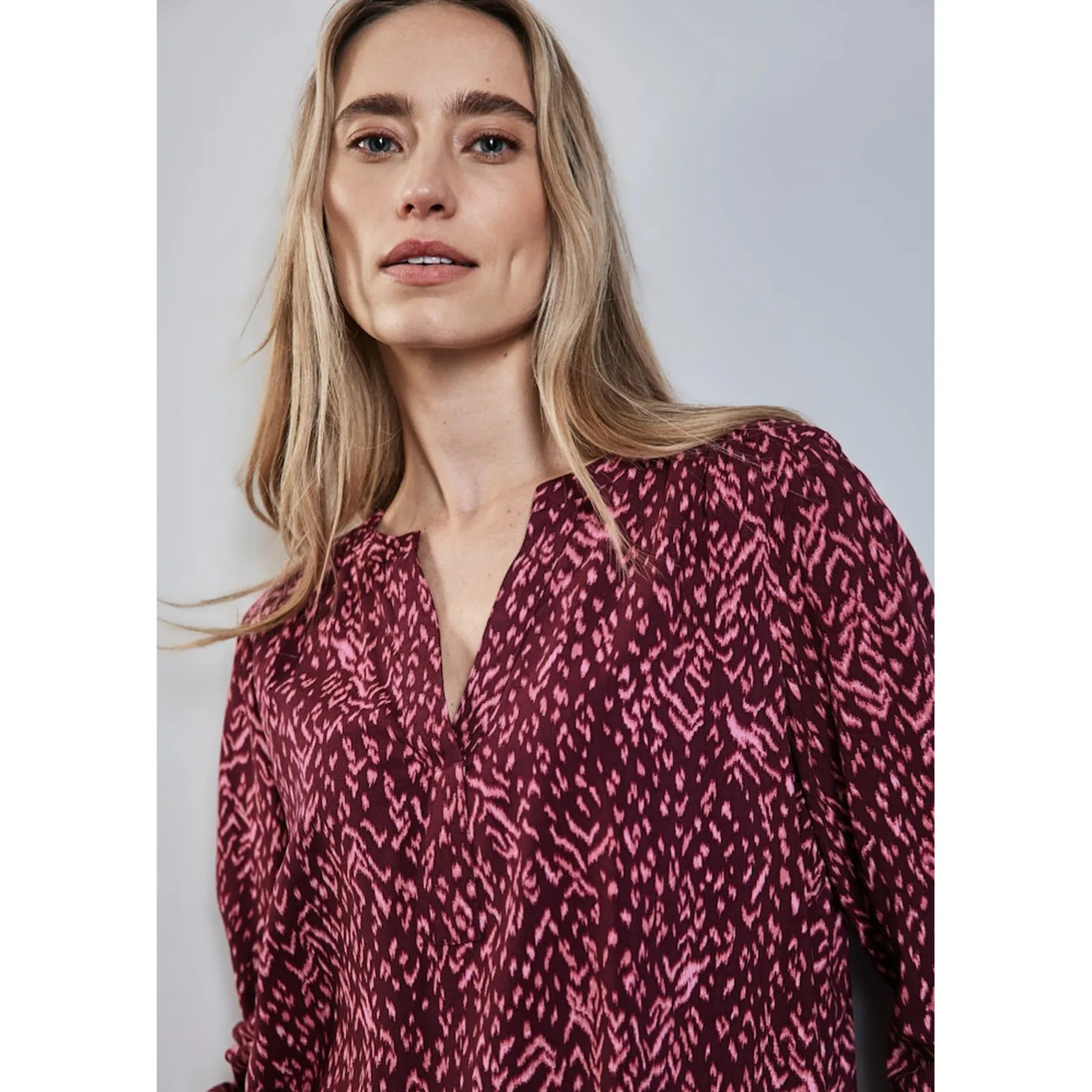 LTD QR Splitneck tunic blouse