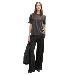 Modern fluent t-shirt
