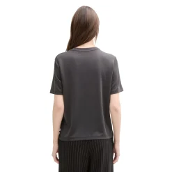Modern fluent t-shirt