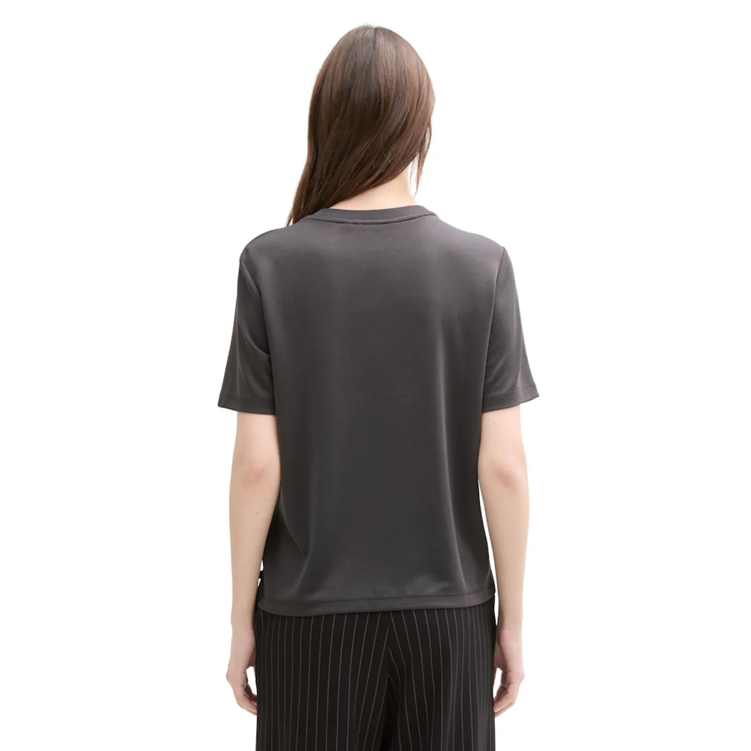 Modern fluent t-shirt