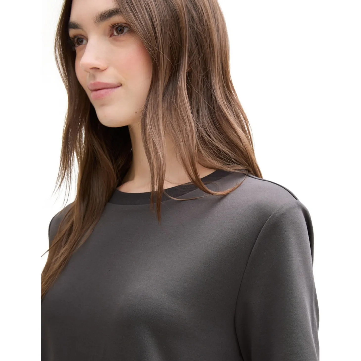 Modern fluent t-shirt