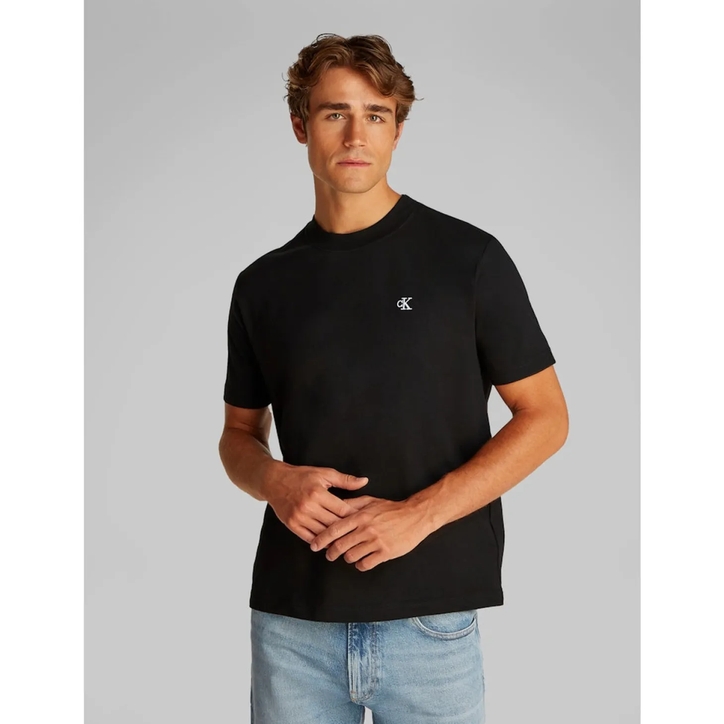 SERIF FONT GRAPHIC TEE