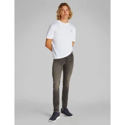 SERIF FONT GRAPHIC TEE