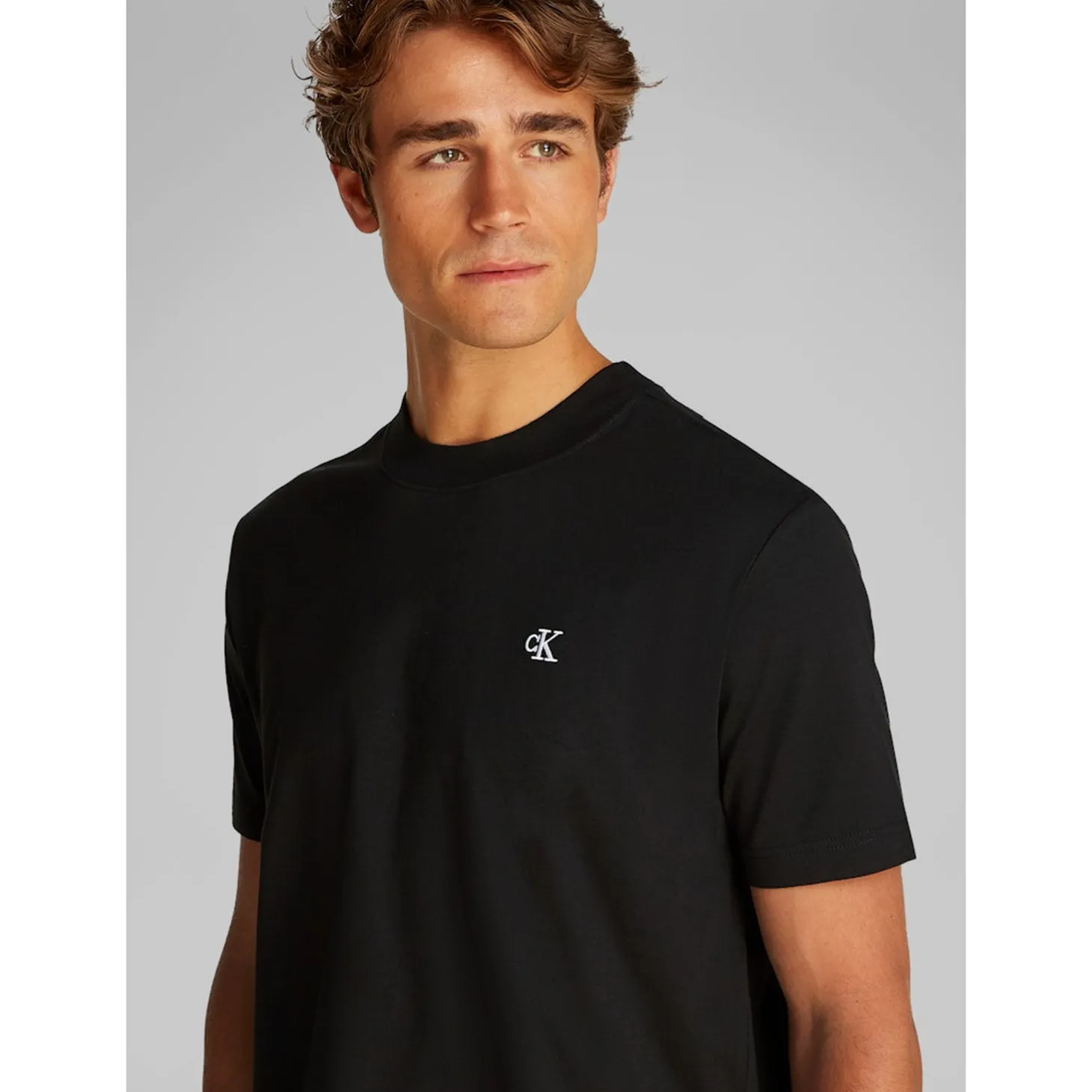 SERIF FONT GRAPHIC TEE