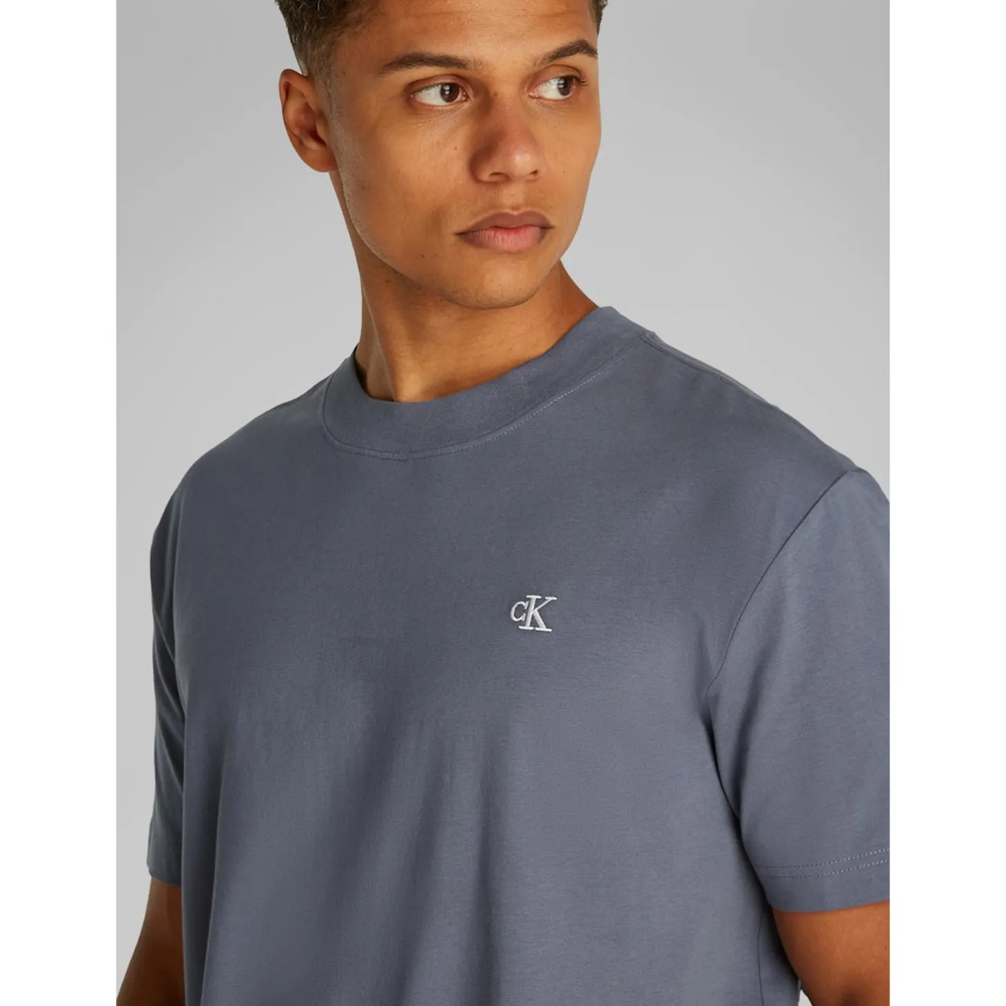 SERIF FONT GRAPHIC TEE