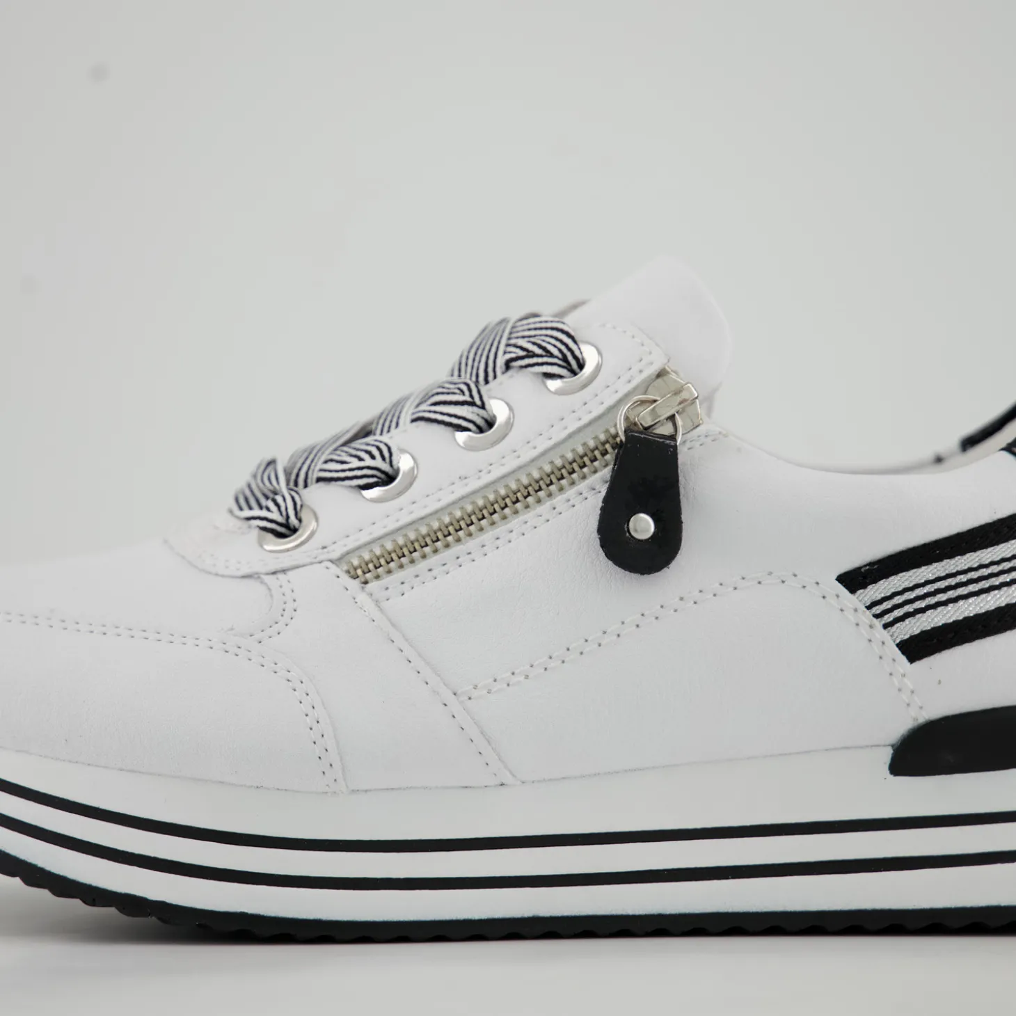 Sneaker