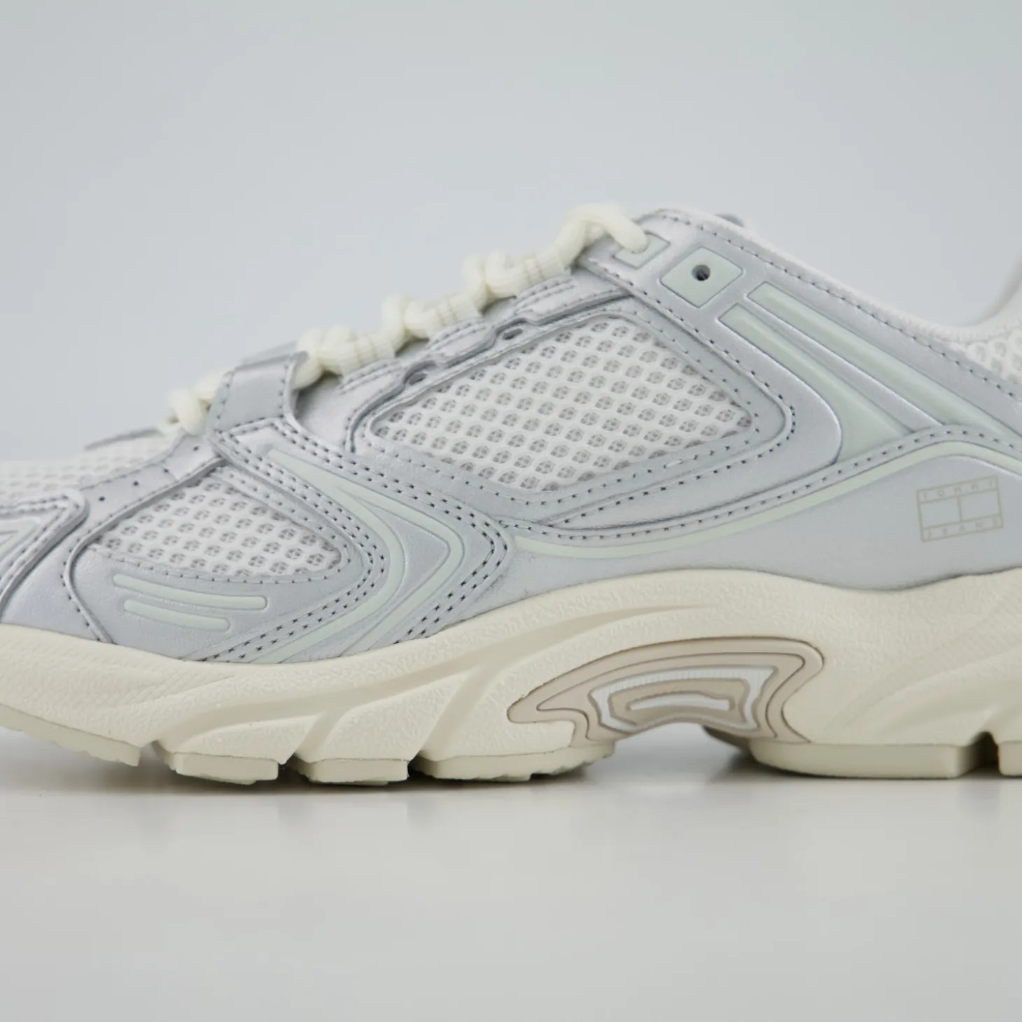 TJW ARCHIVE RETRO RUNNER