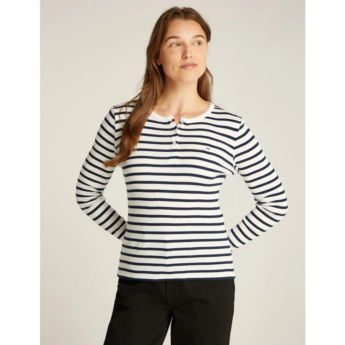 TJW SLM BUTTON RIB C-NECK LS E