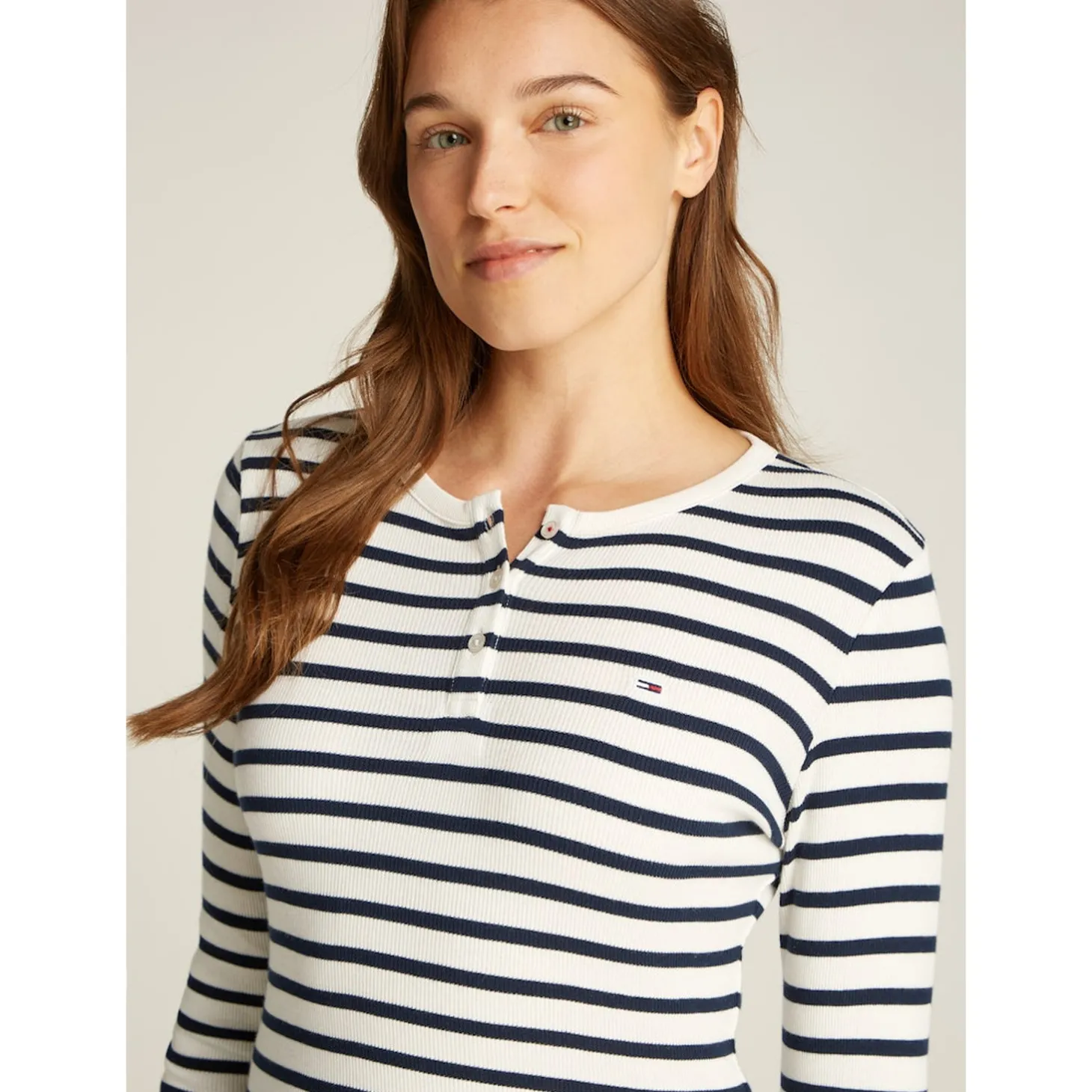 TJW SLM BUTTON RIB C-NECK LS E