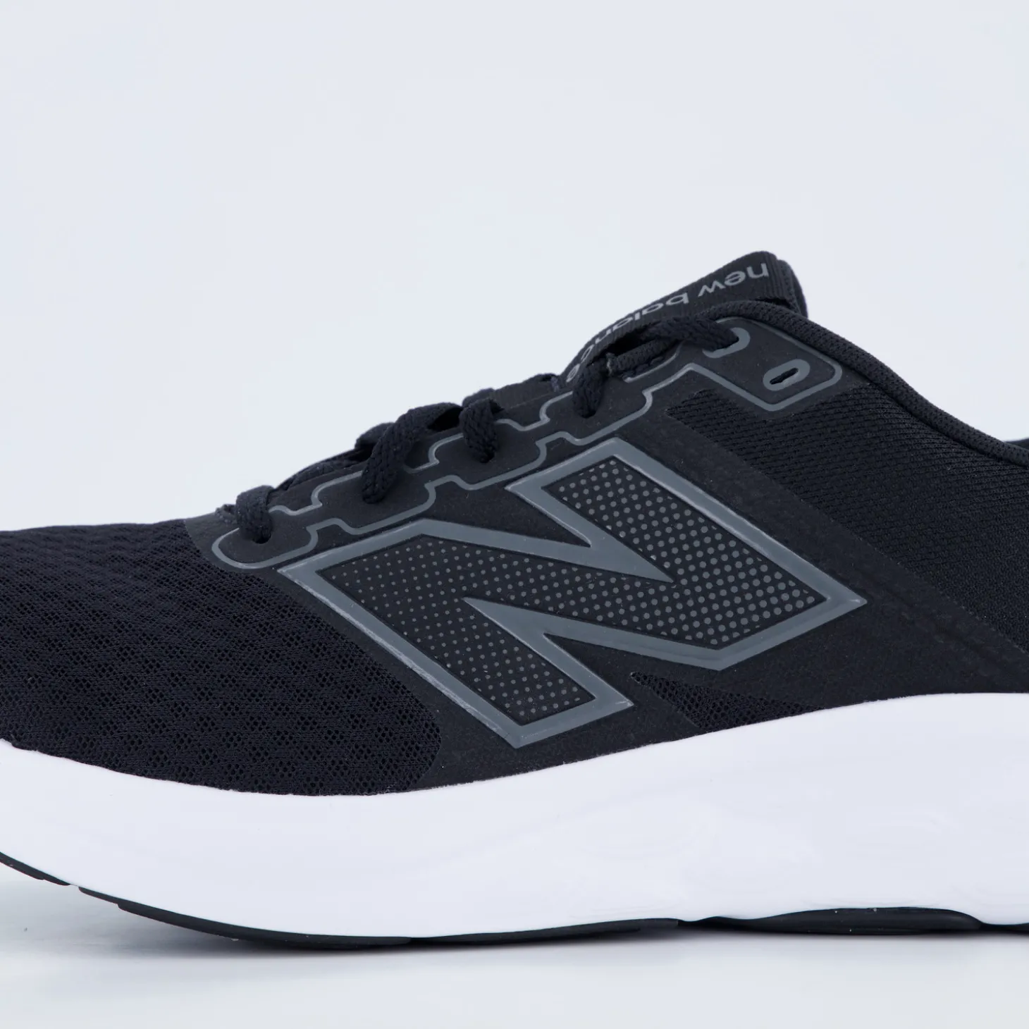460 V4