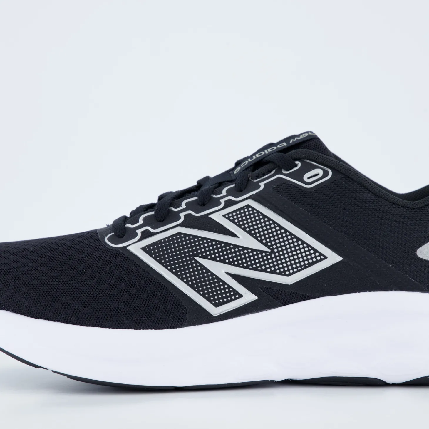 460 V4