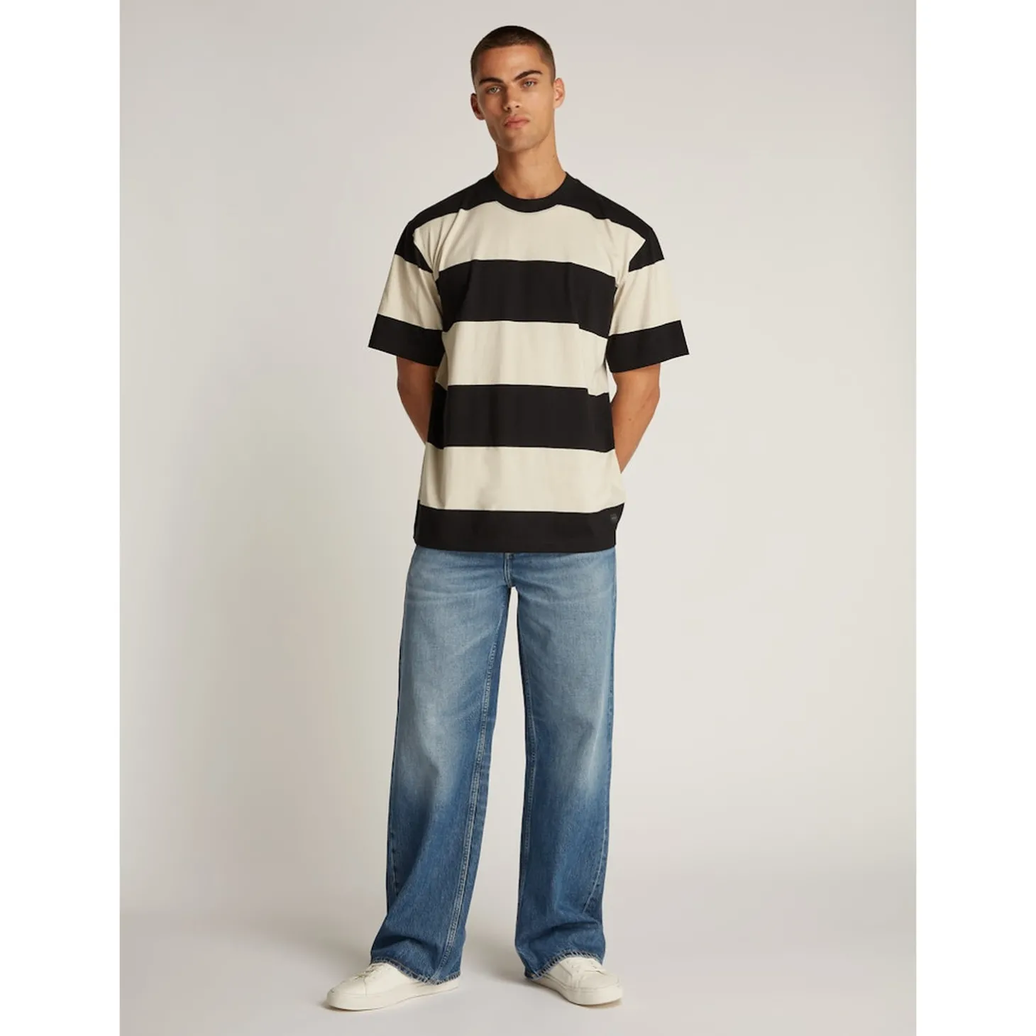 WOVEN LABEL RELAXED TEE